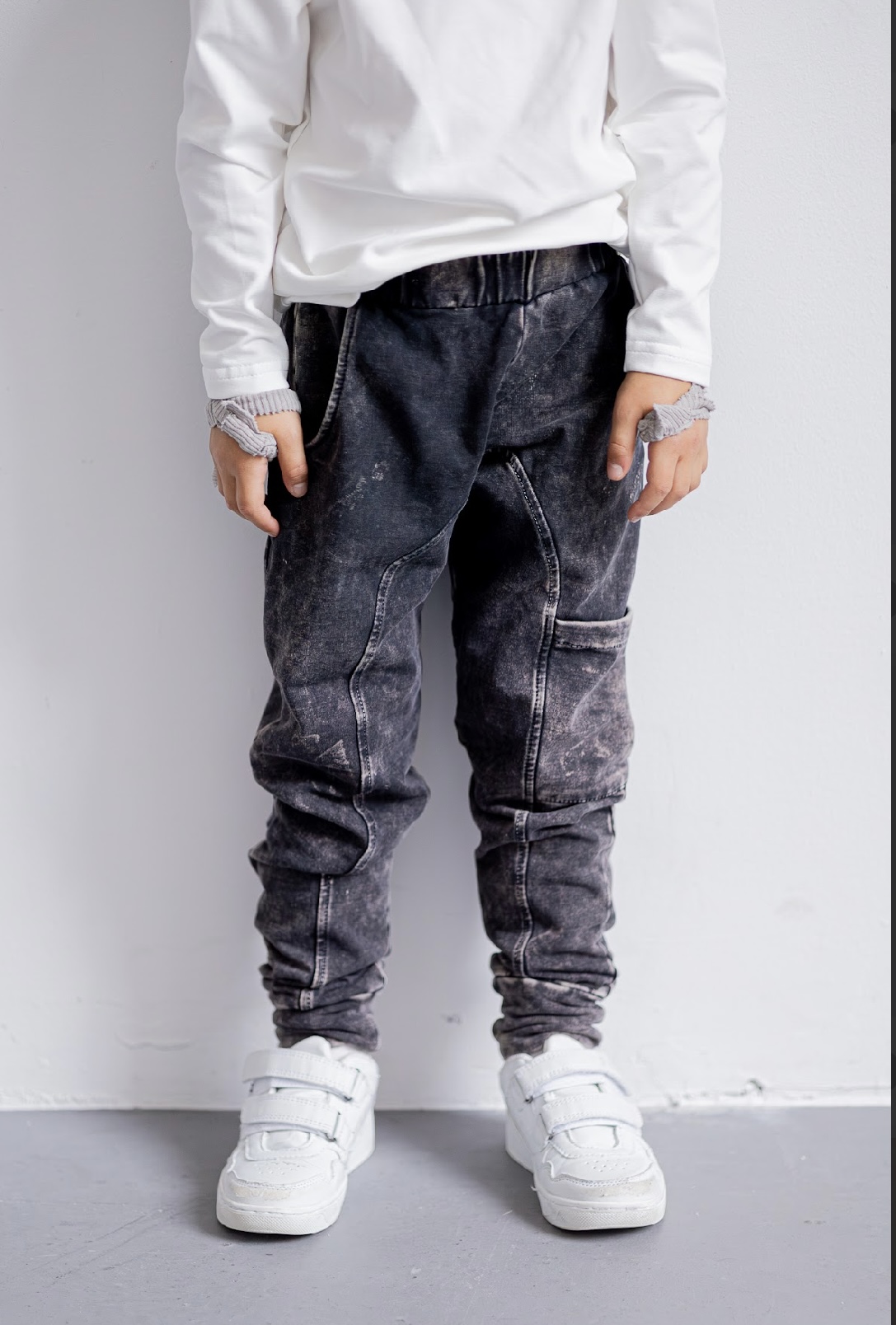 Spodnie Joggery Dekatyzowane Jeans Black - NUNU